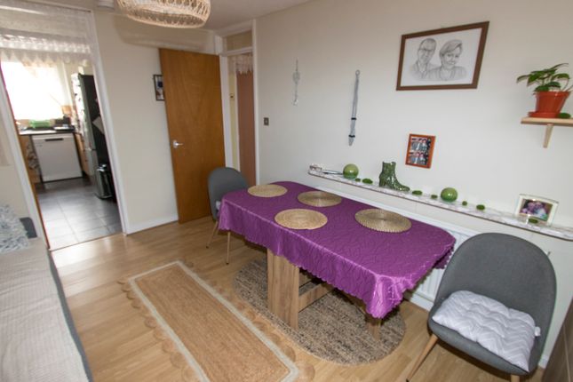120, Stockwell Grove, Wrexham photo 4