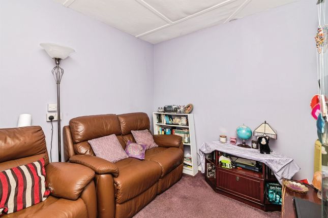 9, Willow Road, Lowestoft photo 4