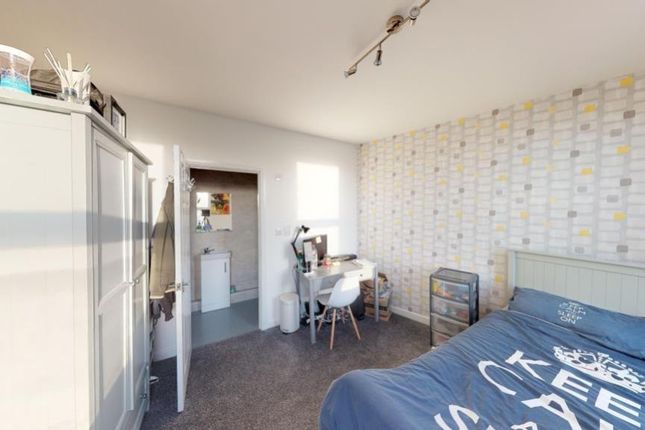 A Spacious And Well-Lit Large Double Bedroom, Perf...