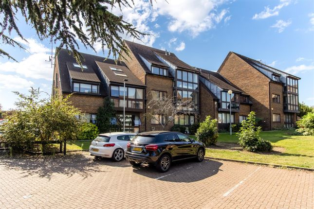 Flat for sale in Wyllyotts Place, Potters Bar