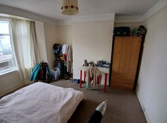 15 Heathcote Road Room 1,, Epsom, Surrey photo 2