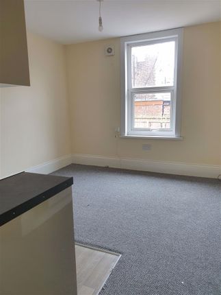 Flat 2, 70, Trinity Road, Bridlington photo 4