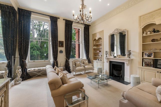Flat 2, 53, Cadogan Square, London photo 2