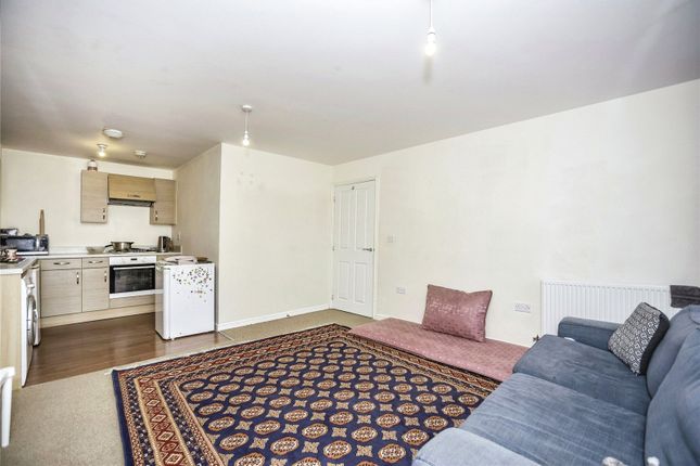 Flat for sale in Fairlane Drive, South Ockendon, Essex