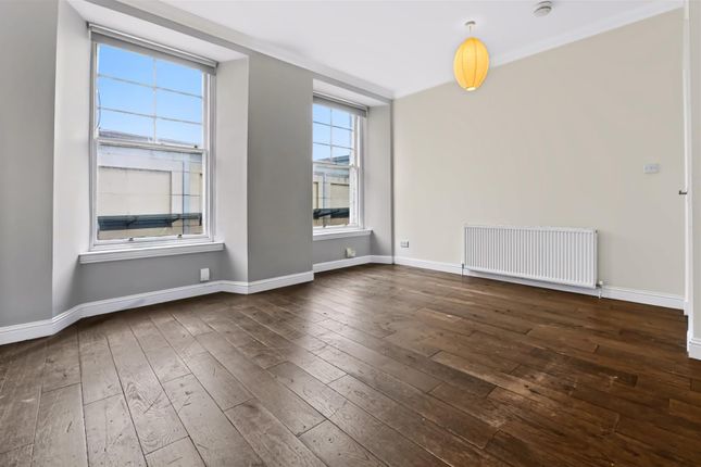 Flat 2, 121, High Street, Kirkcaldy photo 4