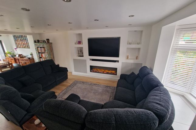 9, Howard Close, London photo 2
