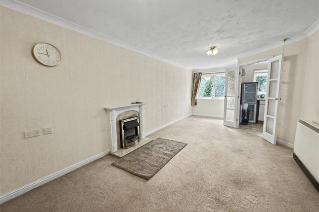 40, Squires Court, Darlington photo 2