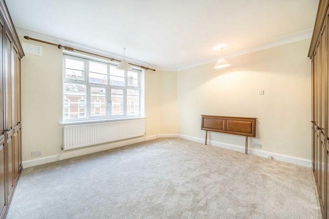 Flat 10, Astoria Mansions, Streatham High Road, London photo 3