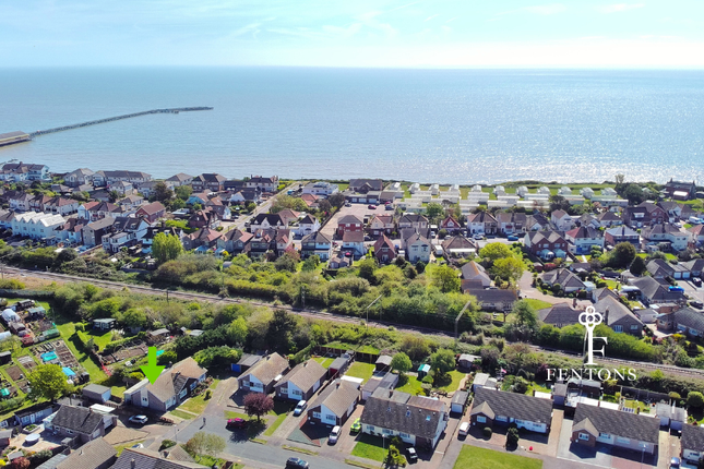 113, Columbine Gardens, Walton-on-the-Naze photo 2