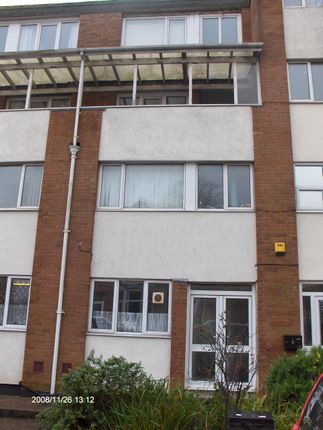 2 bed flat to rent in Windsor Court, Mount Pleasant, Swansea