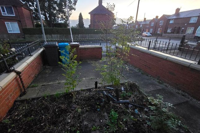 24 Filbert Street, Oldham photo 2