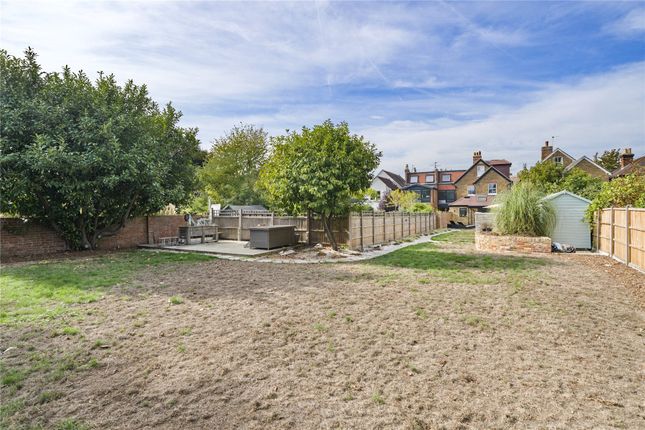 11, St. Albans Avenue, Surrey photo 2