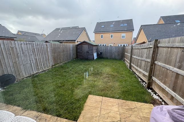6, Wells Grove, Milton Keynes photo 2