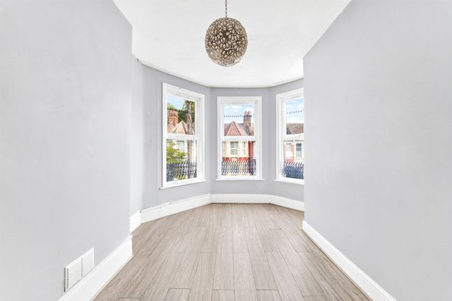 First Floor Flat 43, Dongola Road, Greater London photo 2