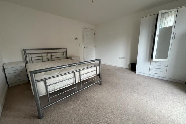 Flat to rent in Corporation House, City Wharf, Foleshill Road, Coventry