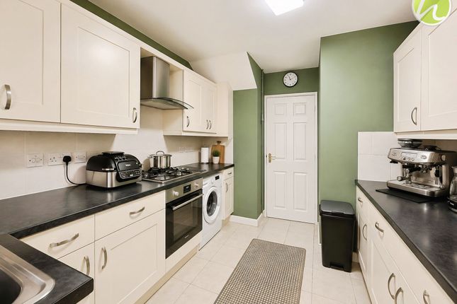 25 Nursery Road, Stanford-Le-Hope photo 2