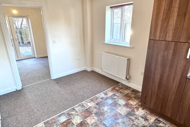 26, Moulton Crescent, Newark photo 4