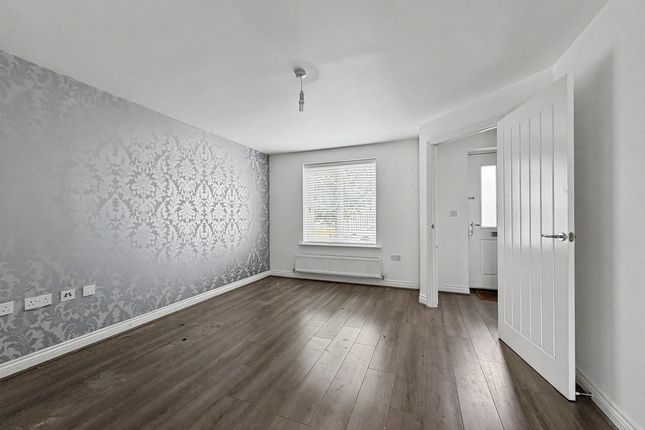 32, Rainbow Gardens, Dartford photo 2