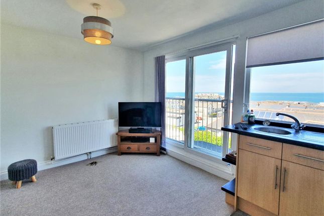Flat 3, 10, Bay View Terrace, Cornwall photo 3
