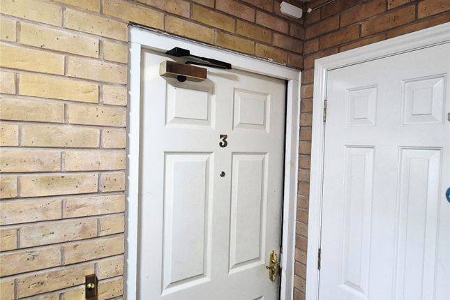 Flat 3, 29, Ray Mercer Way, Worcestershire photo 2