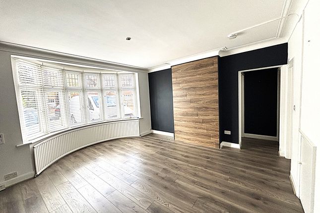 1-bed flat on 31, Flat 1, Cole Park Gardens, Twickenham, £295,000
