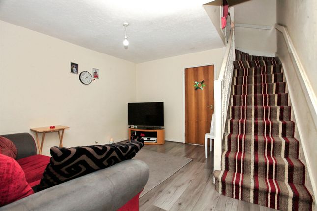 11, St. Judes Close, Peterborough photo 2