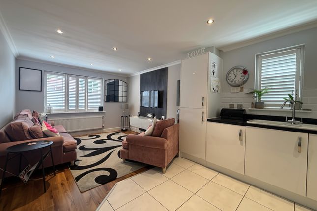 46, Westrop Drive, Halstead photo 4