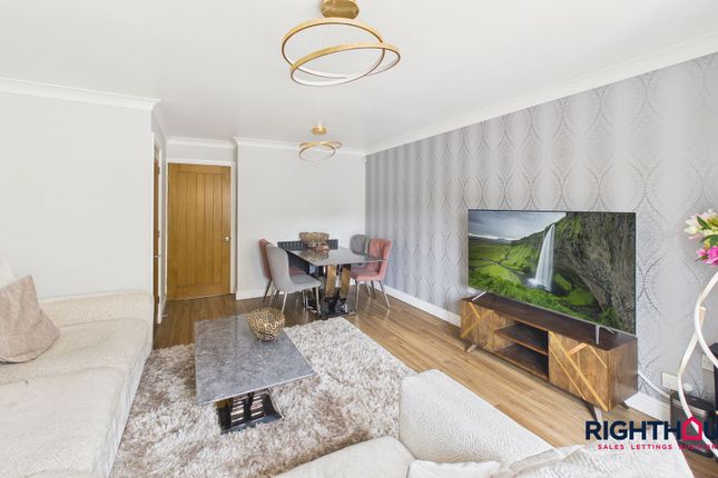 25 Kingfisher Court, Bradford photo 3