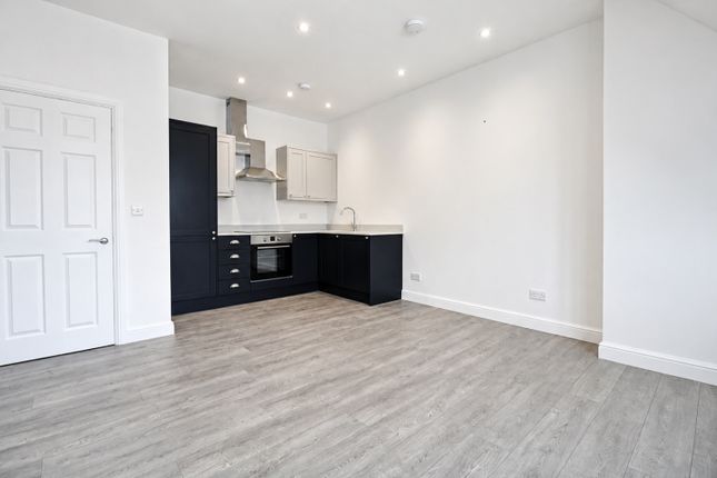 Flat 4, 11a, West Street, Reigate photo 4