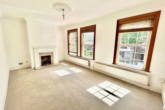 165, London photo 2