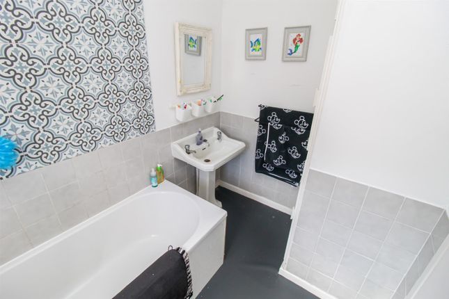 14, Camroyd Street, Dewsbury photo 2