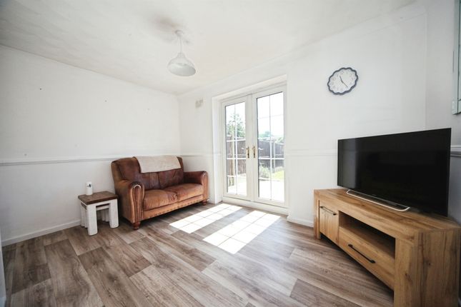 19, Warton Green, Luton photo 4