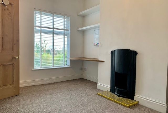 73, Warrington photo 5
