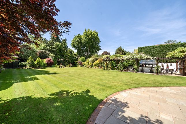 The Gate House, 6, North Common, Weybridge photo 3