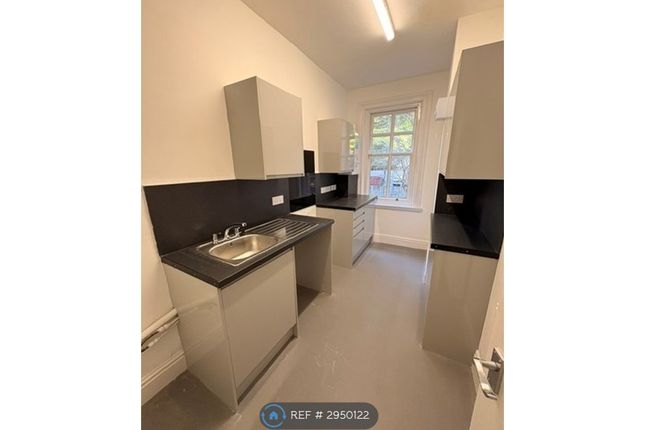 Flat, Overleasowe Eleanor Road, Prenton photo 5