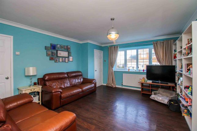 17, Stonecliffe Drive, Wakefield photo 3
