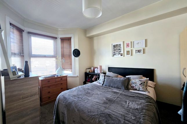 29, Hereward Road, London photo 2