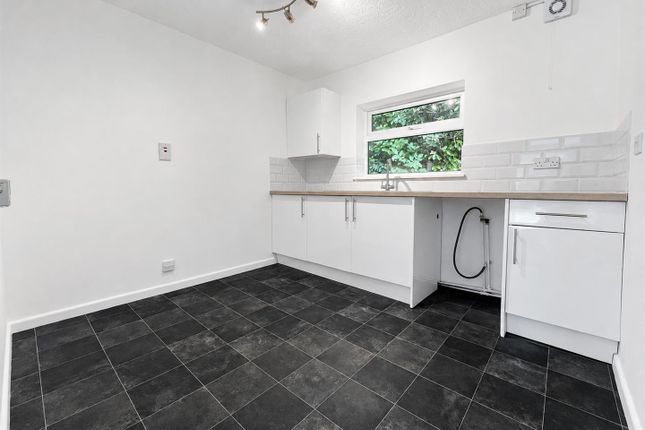 Bungalow 4,147, Yarmouth Road, Norwich photo 2