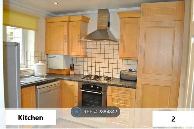 A Langdale Close, Maidenhead photo 5