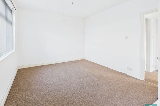10, The Crescent, Shaw photo 3