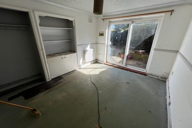 79 Kingsbury Drive, Old Windsor, Windsor photo 2