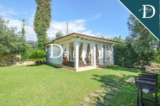 Villa for sale in Via Martiri di Sant'anna, Pietrasanta, Toscana