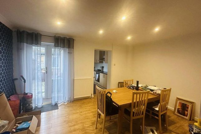 109, DERWENT ROAD, THATCHAM photo 3