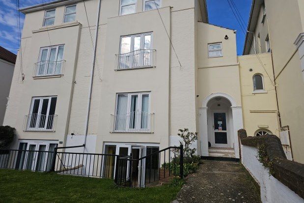 Thumbnail Flat to rent in Auckland Road East, Southsea
