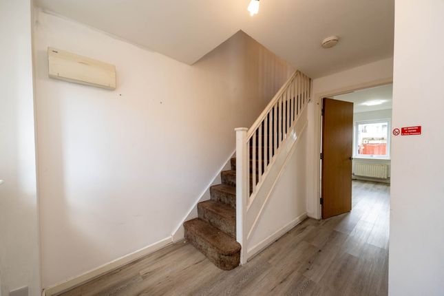 1, Dickens Close, Salford photo 4