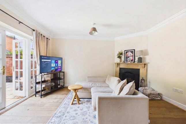 3 Malthouse Way, Marlow photo 2