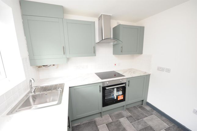 42, Rowantree Drive, Bradford photo 4