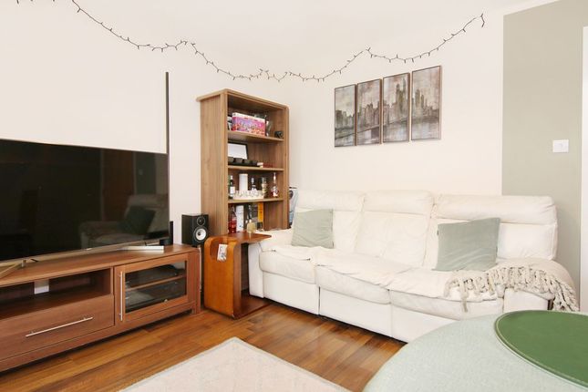 16/7 Waterfront Gait, Granton, Edinburgh, EH5 1EP photo 3
