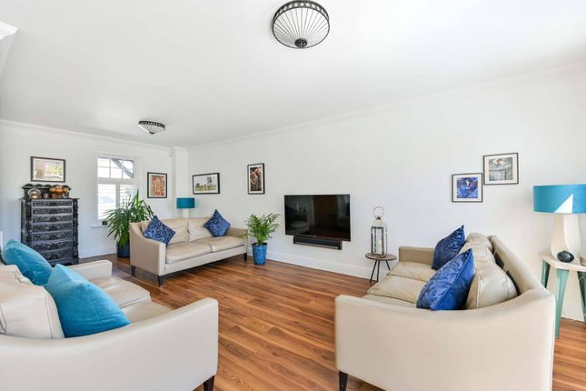 5-bed house on Aldridge Place, Stoke Poges, £1,150,000