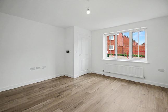 6, Wheatsheaf Close, Wellingborough photo 4